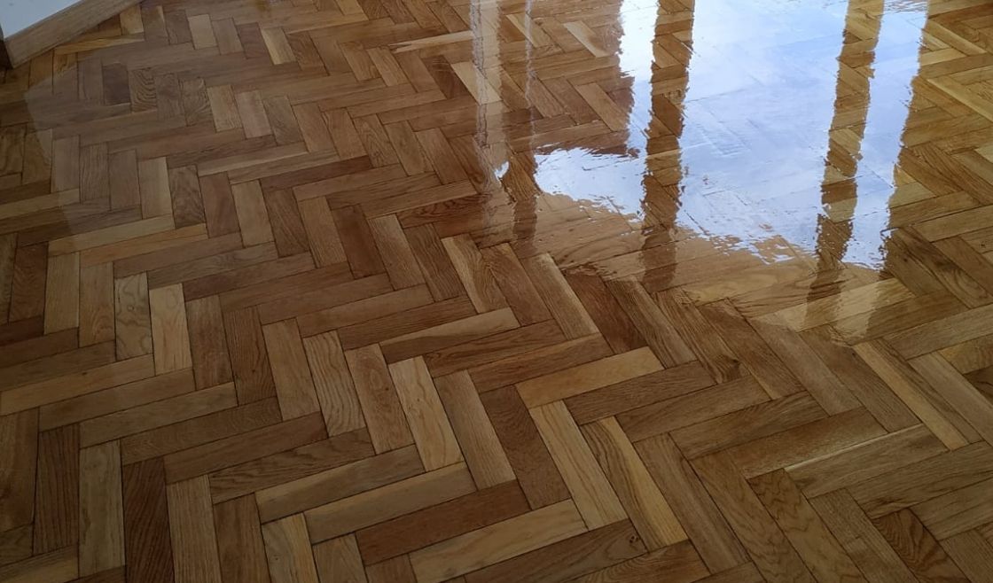 Barnizado Parquet Roble
